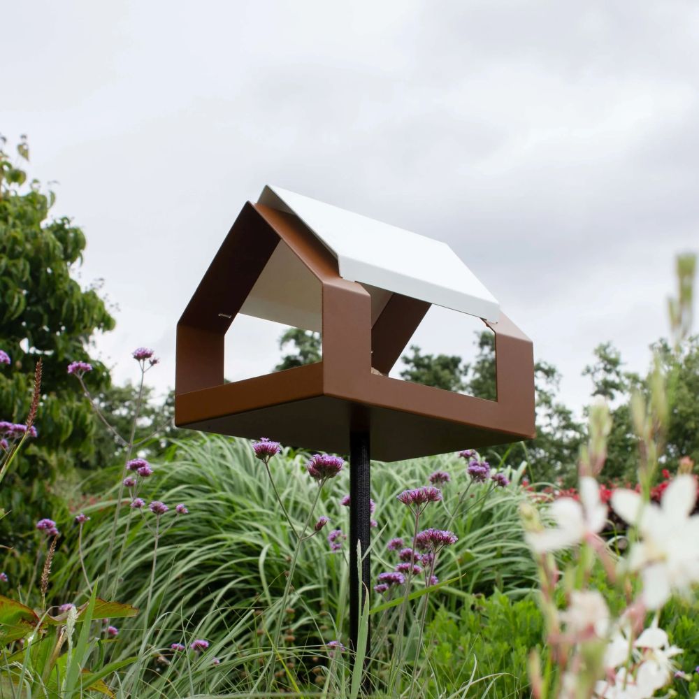 The Barn – Vogelvoederhuisje op paal – Diverse Kleuren