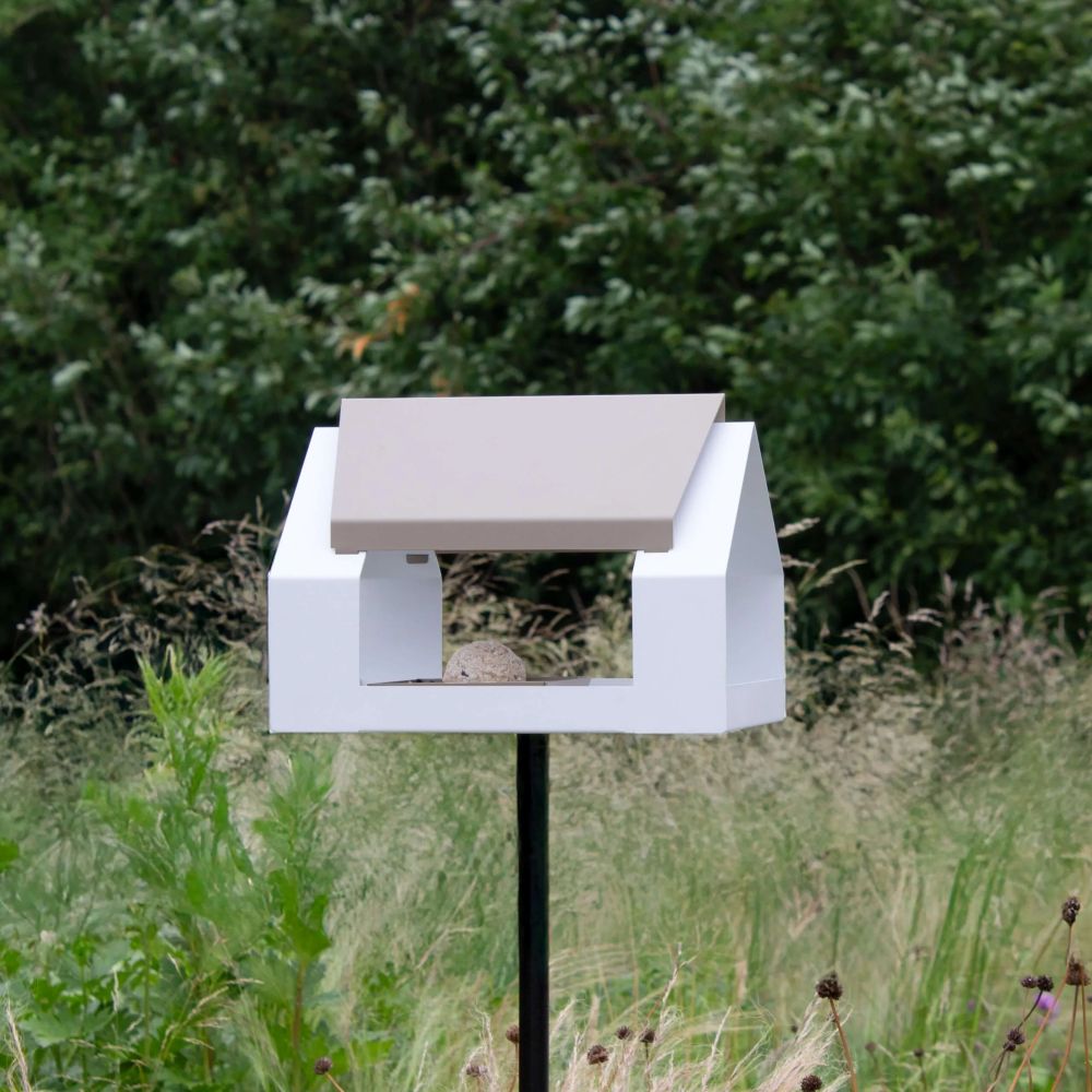 The Barn – Vogelvoederhuisje op paal – Diverse Kleuren