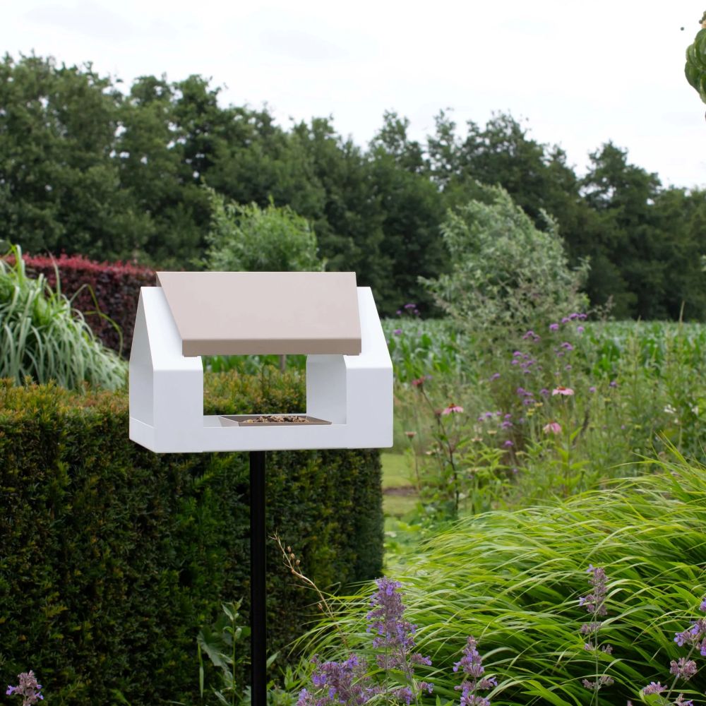 The Barn – Vogelvoederhuisje op paal – Diverse Kleuren
