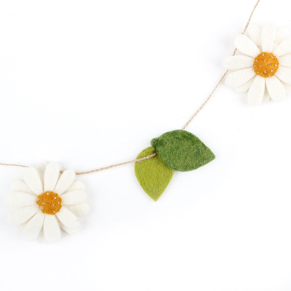 Felt garland daisies