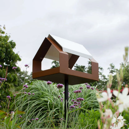 The Barn – Vogelvoederhuisje op paal – Diverse Kleuren