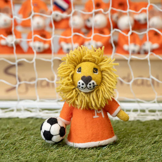 Oranje Voetbaldecoratie van Wolvilt – Handgemaakt & Duurzaam