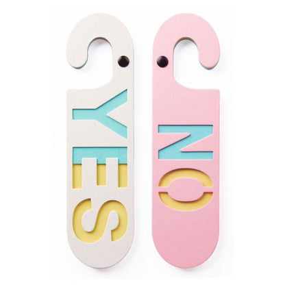 PUKI WUKI Yes/No deurhanger van duurzaam Nederlands karton, expressief design voor kunst- en designliefhebbers