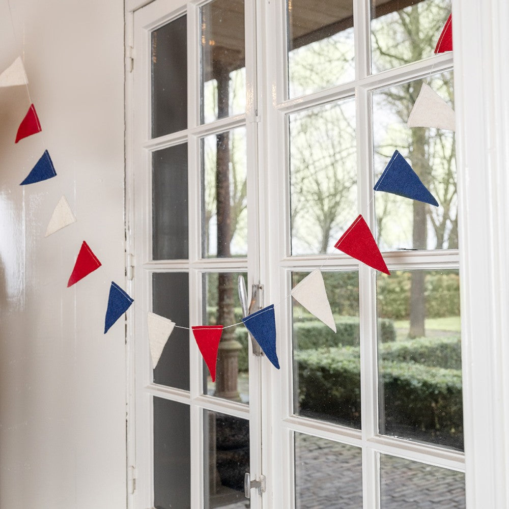 Oranje Voetbaldecoratie van Wolvilt – Handgemaakt & Duurzaam